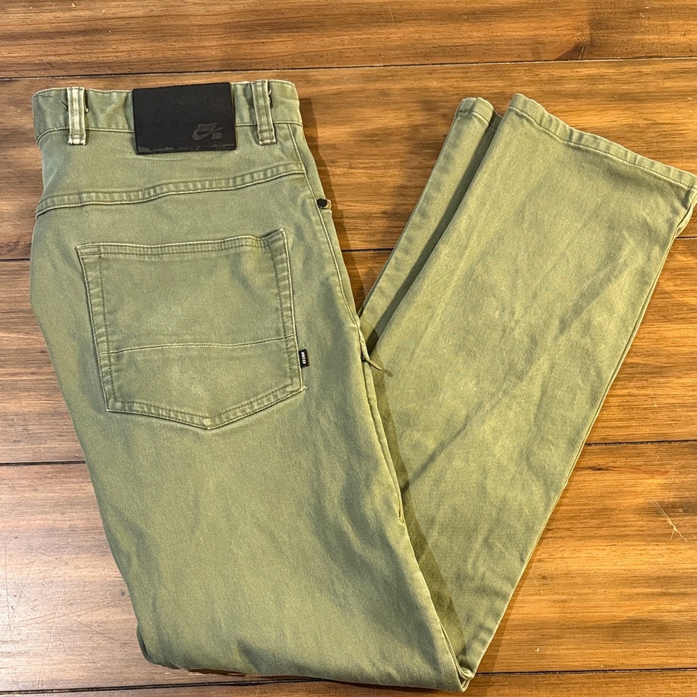 Men's Nike SB Slim Olive Green Textured Chinos 32 - M